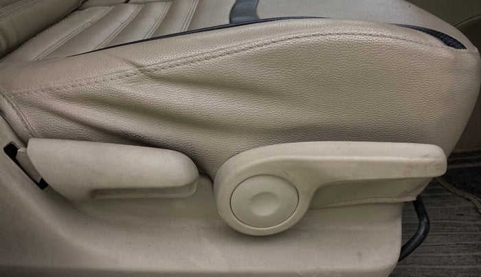 2017 Maruti Ciaz DELTA 1.4 AT PETROL, Petrol, Automatic, 61,821 km, Driver Side Adjustment Panel