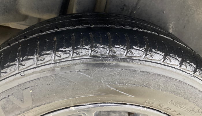 2017 Maruti Ciaz DELTA 1.4 AT PETROL, Petrol, Automatic, 61,821 km, Right Rear Tyre Tread