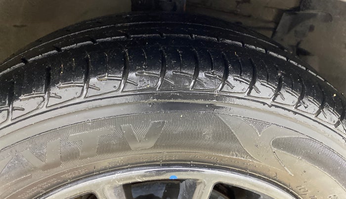 2017 Maruti Ciaz DELTA 1.4 AT PETROL, Petrol, Automatic, 61,821 km, Right Front Tyre Tread