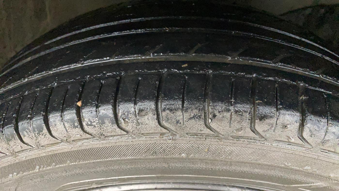 2014 Honda Amaze 1.2L I-VTEC S, Petrol, Manual, 1,02,204 km, Right Front Tyre Tread