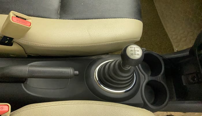 2014 Honda Amaze 1.2L I-VTEC S, Petrol, Manual, 1,02,204 km, Gear Lever