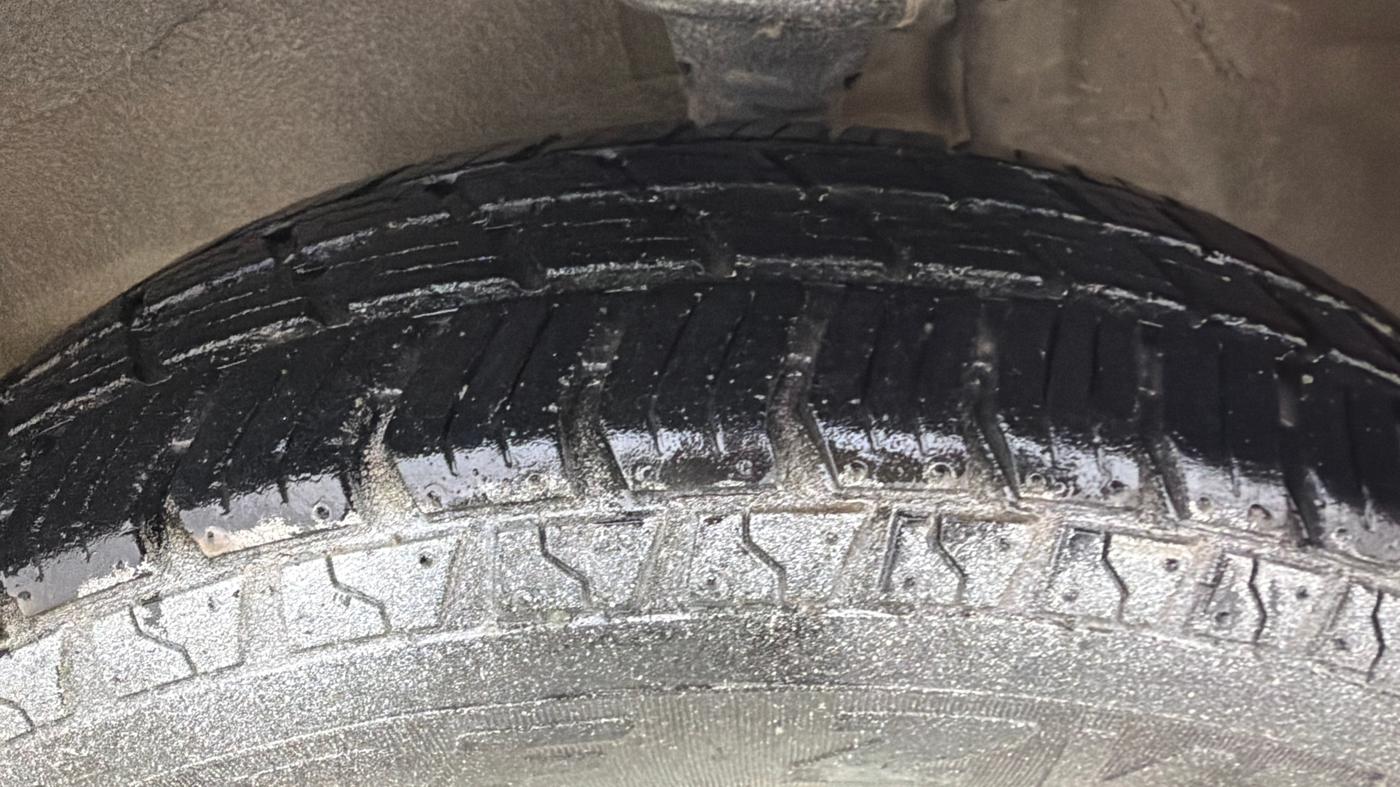 2014 Maruti Alto 800 LXI, Petrol, Manual, 35,191 km, Left Front Tyre Tread