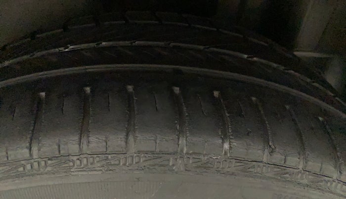 2015 Volkswagen Vento HIGHLINE PETROL AT, Petrol, Automatic, 47,965 km, Left Rear Tyre Tread