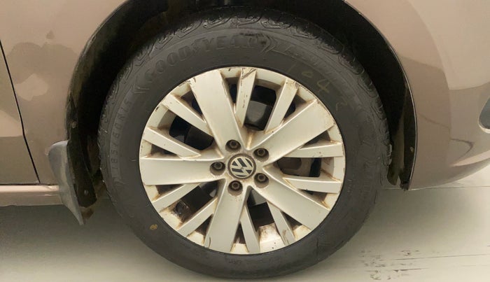 2015 Volkswagen Vento HIGHLINE PETROL AT, Petrol, Automatic, 47,965 km, Right Front Wheel