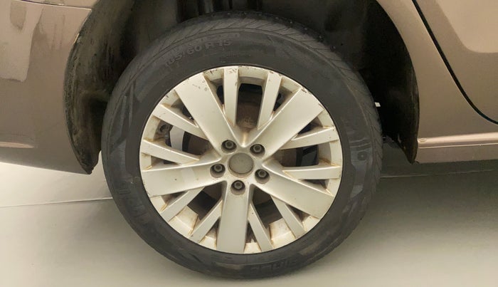 2015 Volkswagen Vento HIGHLINE PETROL AT, Petrol, Automatic, 47,965 km, Right Rear Wheel