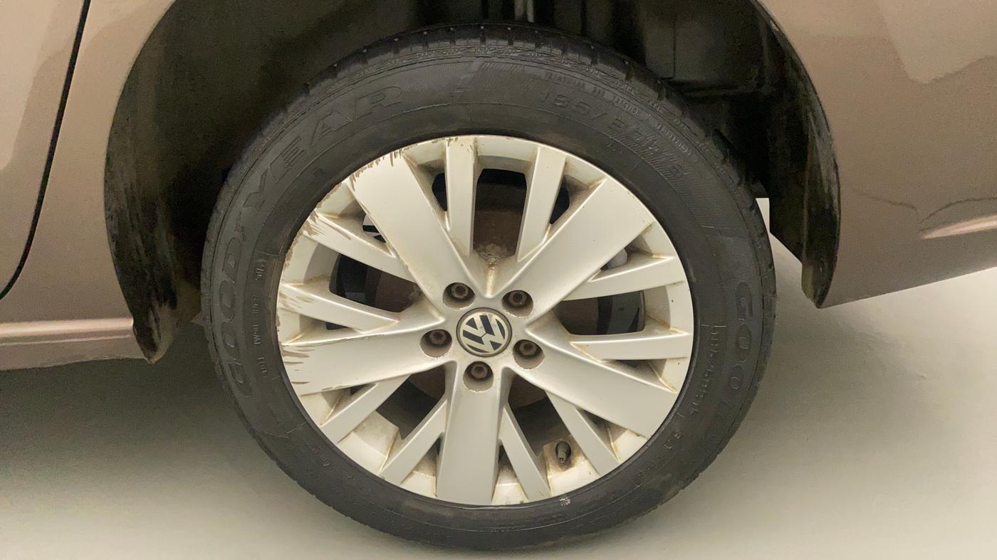 2015 Volkswagen Vento HIGHLINE PETROL AT, Petrol, Automatic, 47,965 km, Left Rear Wheel