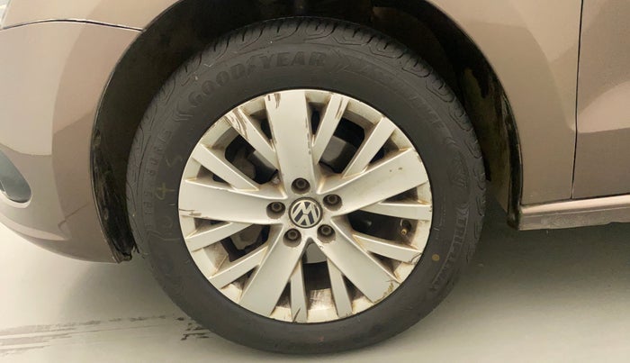 2015 Volkswagen Vento HIGHLINE PETROL AT, Petrol, Automatic, 47,965 km, Left Front Wheel