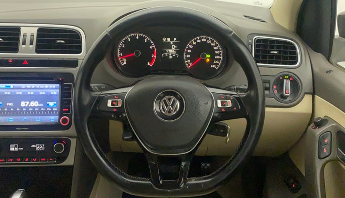 2015 Volkswagen Vento HIGHLINE PETROL AT, Petrol, Automatic, 47,965 km, Steering Wheel Close Up