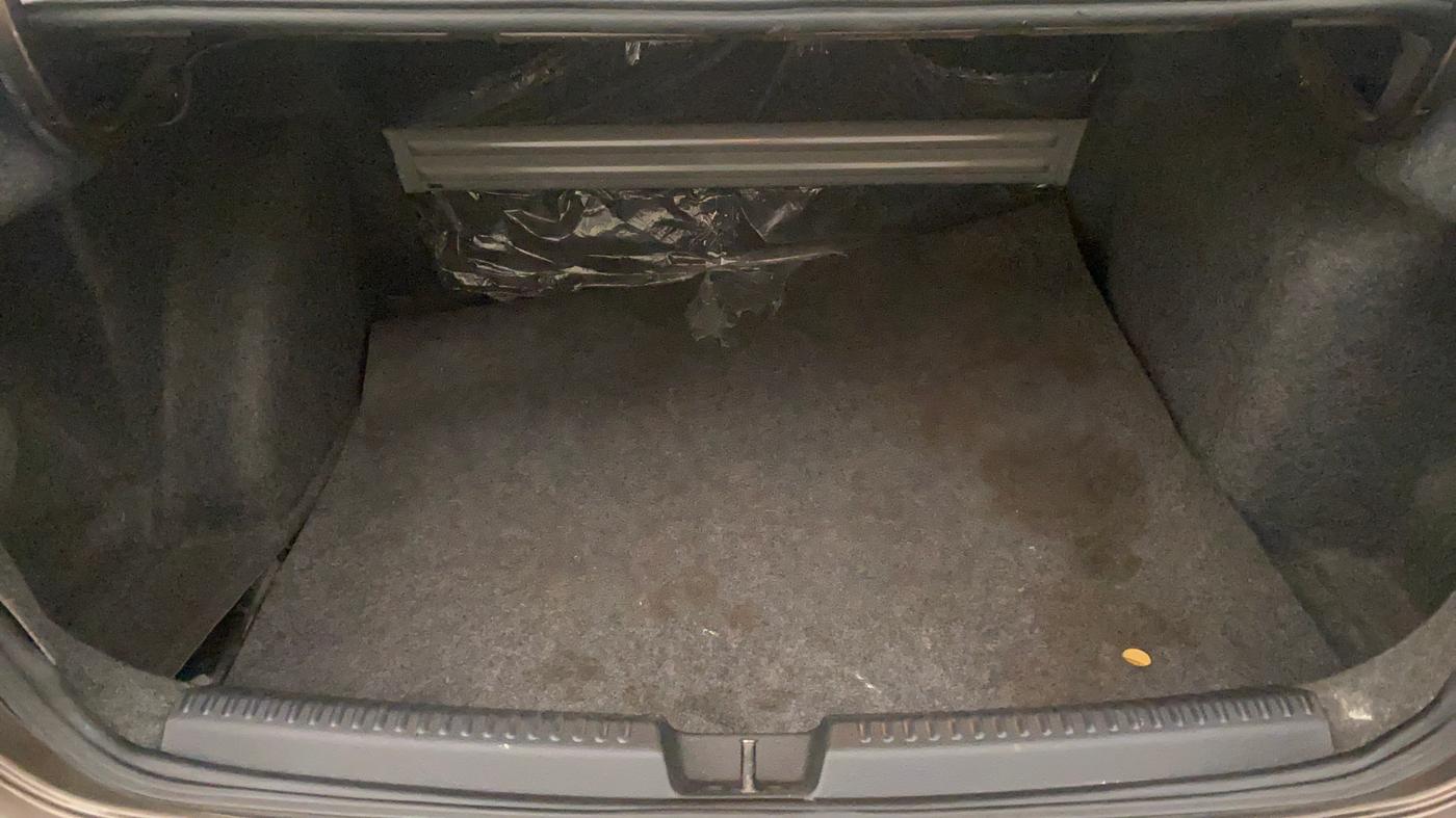2015 Volkswagen Vento HIGHLINE PETROL AT, Petrol, Automatic, 47,965 km, Boot Inside