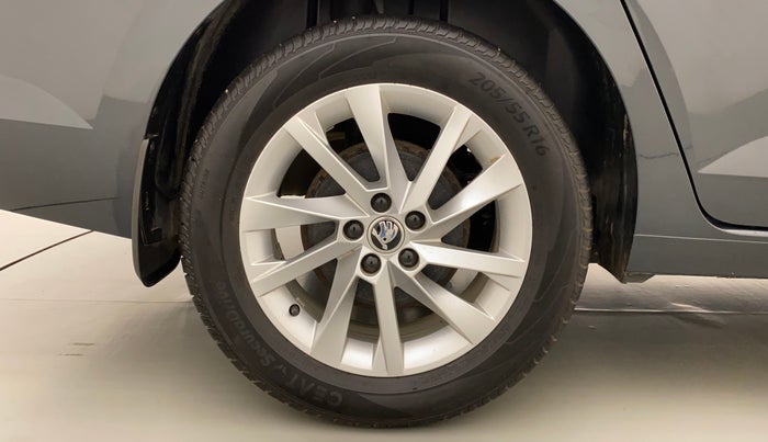 2022 Skoda SLAVIA AMBITION 1.0L TSI MT, Petrol, Manual, 3,463 km, Right Rear Wheel