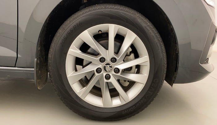 2022 Skoda SLAVIA AMBITION 1.0L TSI MT, Petrol, Manual, 3,463 km, Right Front Wheel