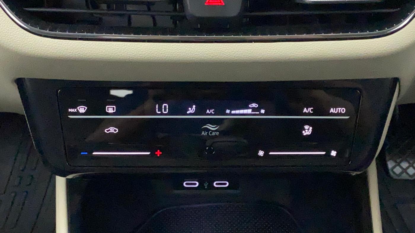 2022 Skoda SLAVIA AMBITION 1.0L TSI MT, Petrol, Manual, 3,463 km, Automatic Climate Control