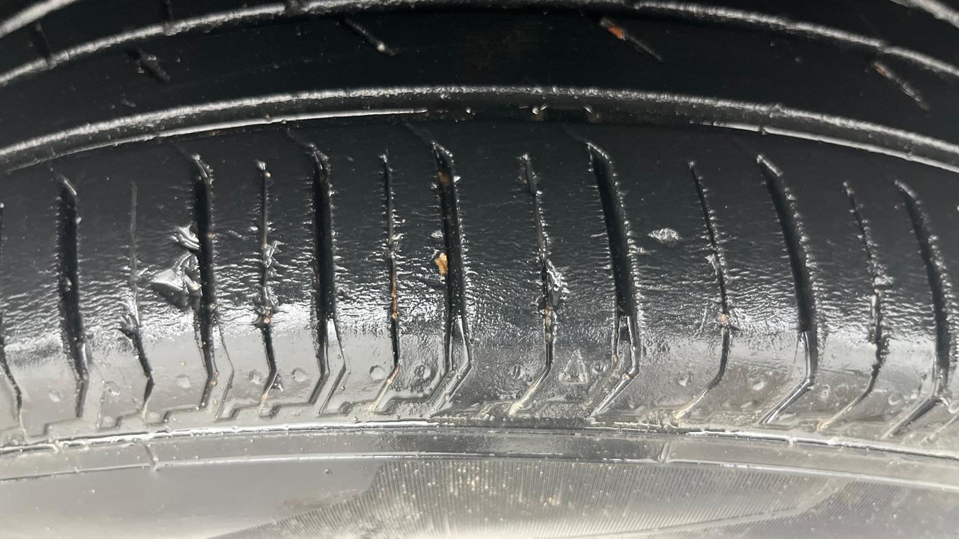 2023 Tata PUNCH ADVENTURE MT, Petrol, Manual, 27,221 km, Right Front Tyre Tread