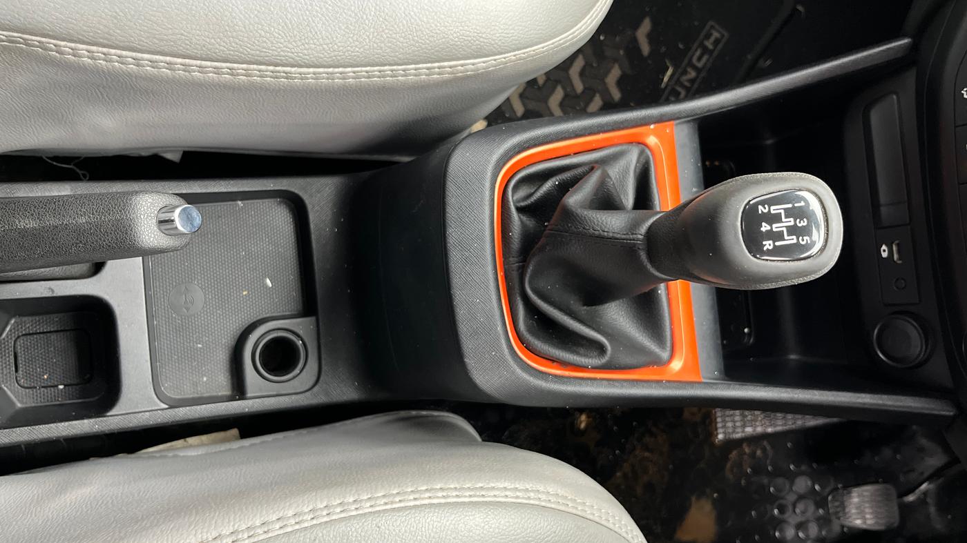 2023 Tata PUNCH ADVENTURE MT, Petrol, Manual, 27,221 km, Gear Lever