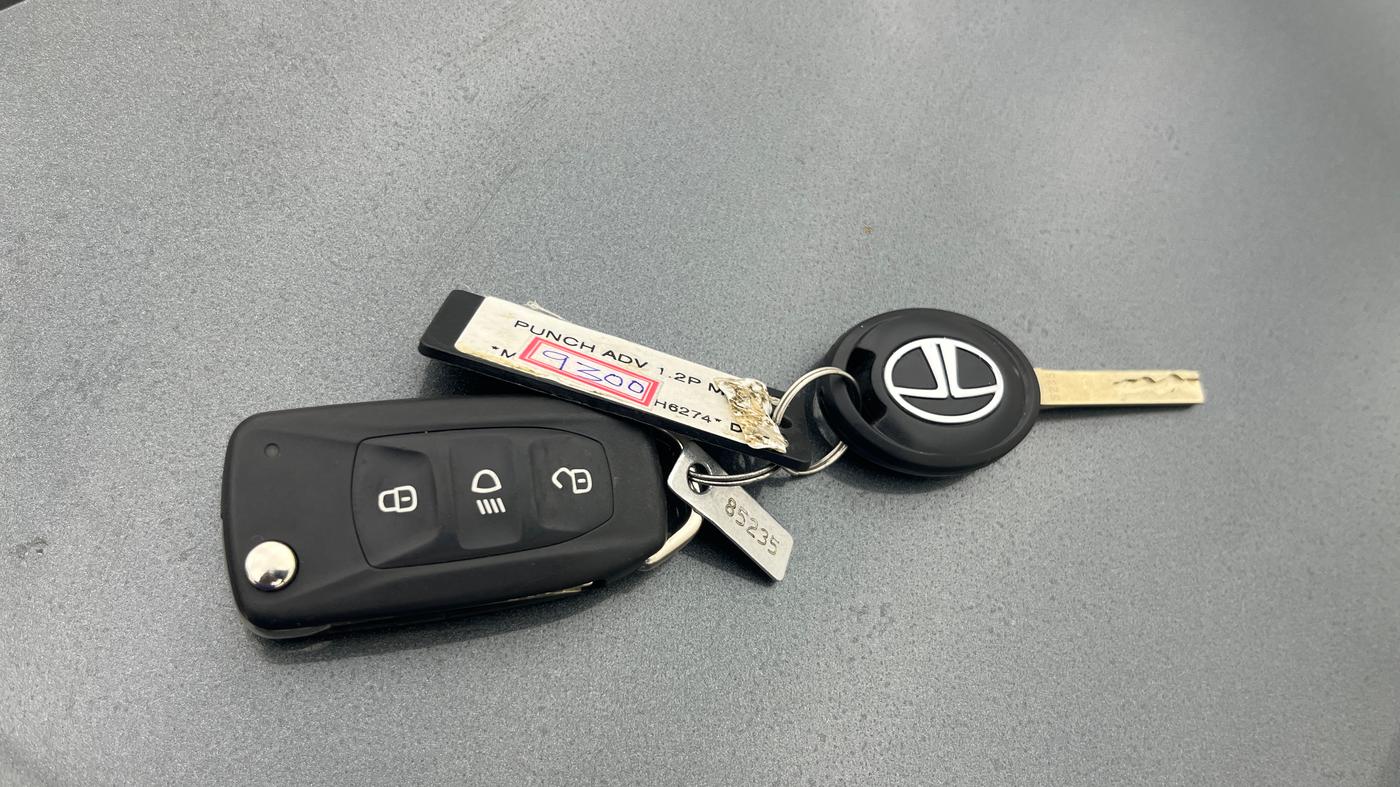 2023 Tata PUNCH ADVENTURE MT, Petrol, Manual, 27,221 km, Key Close Up