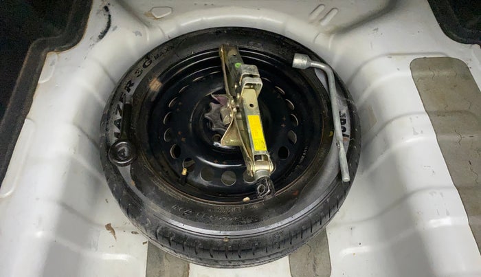 2015 Hyundai Xcent S 1.2, Petrol, Manual, 72,377 km, Dicky (Boot door) - Tool missing