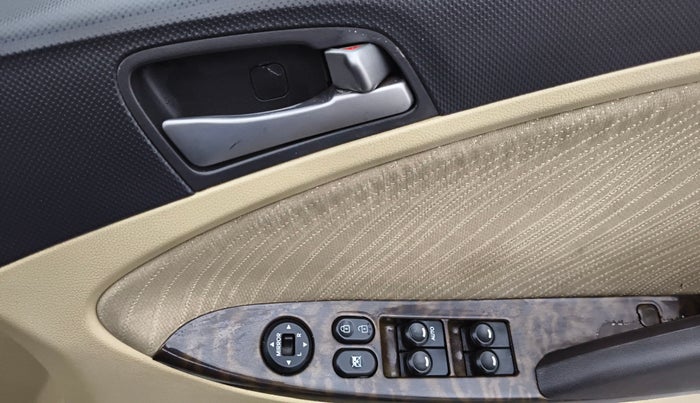 2016 Hyundai Verna FLUIDIC 4S 1.6 VTVT S AT, Petrol, Automatic, 78,631 km, Driver Side Door Panels Control