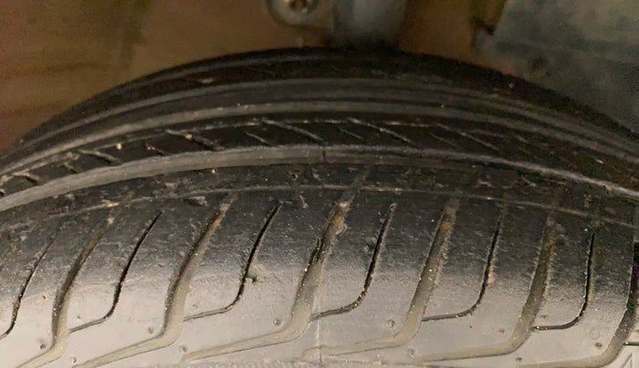 2018 Mahindra KUV 100 NXT K8 P 6 STR, Petrol, Manual, 47,684 km, Right Front Tyre Tread