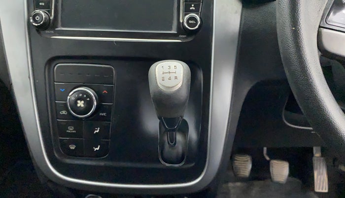 2018 Mahindra KUV 100 NXT K8 P 6 STR, Petrol, Manual, 47,684 km, Gear Lever
