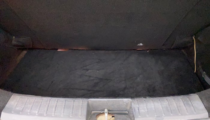 2018 Mahindra KUV 100 NXT K8 P 6 STR, Petrol, Manual, 47,684 km, Boot Inside