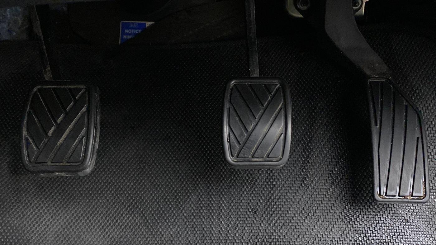 2017 Maruti Swift VXI, Petrol, Manual, 19,668 km, Pedals