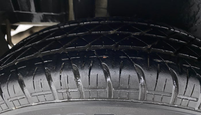 2017 Maruti Swift VXI, Petrol, Manual, 19,668 km, Right Rear Tyre Tread