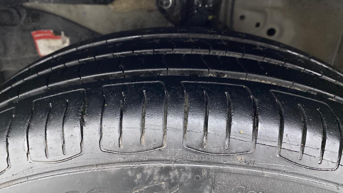 2017 Honda Brio S MT, Petrol, Manual, 67,223 km, Left Front Tyre Tread