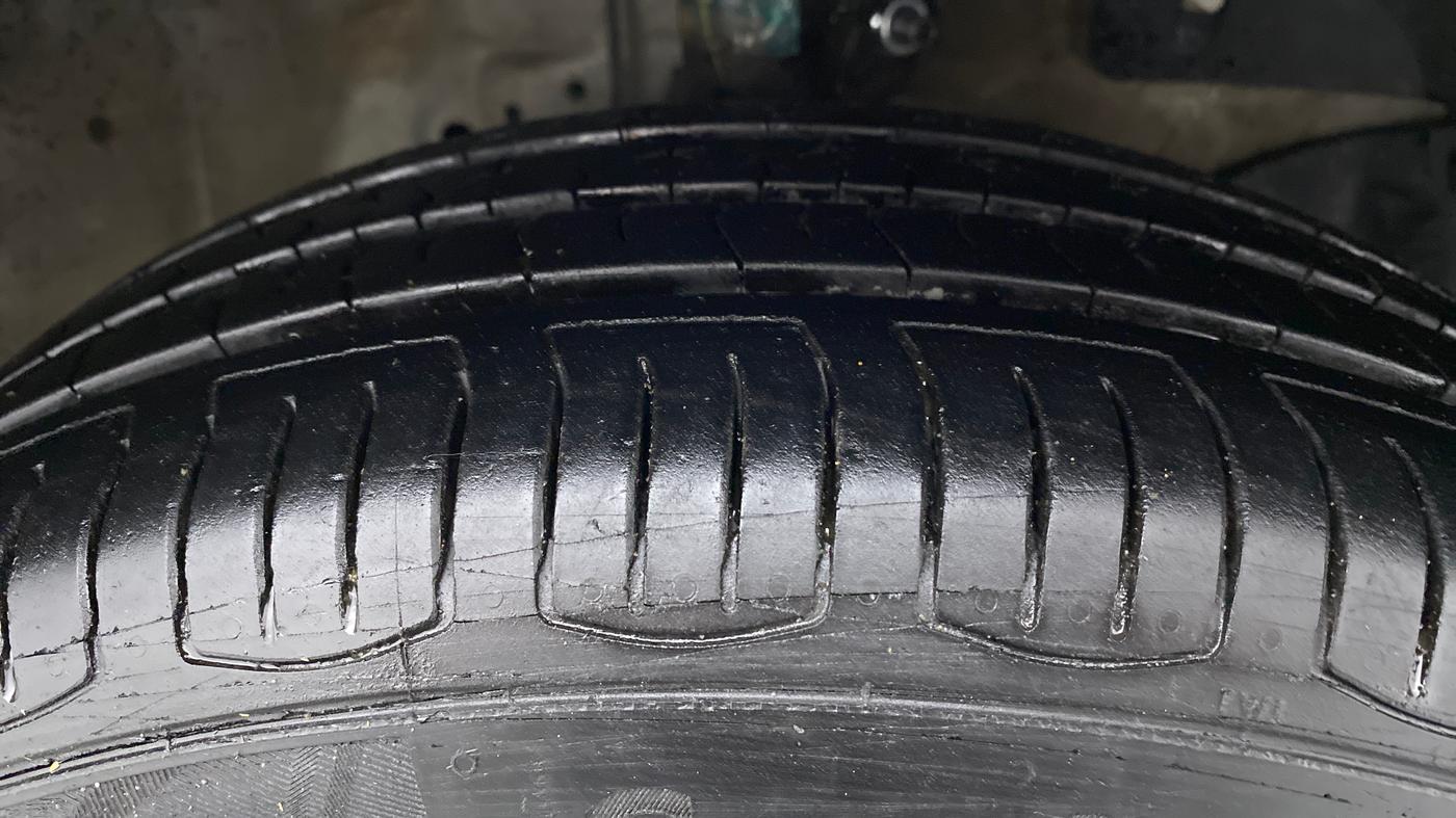 2017 Honda Brio S MT, Petrol, Manual, 67,223 km, Right Front Tyre Tread