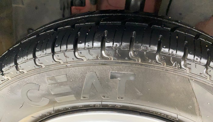 2018 Renault Kwid RXT 1.0 AMT (O), Petrol, Automatic, 32,727 km, Left Front Tyre Tread