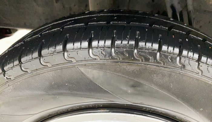 2018 Renault Kwid RXT 1.0 AMT (O), Petrol, Automatic, 32,727 km, Right Rear Tyre Tread
