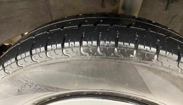 2018 Renault Kwid RXT 1.0 AMT (O), Petrol, Automatic, 32,727 km, Left Rear Tyre Tread