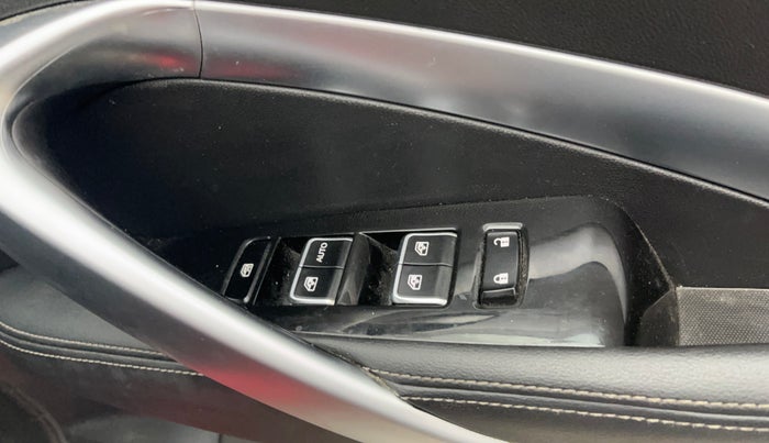 2020 MG HECTOR SHARP HYBRID 1.5 PETROL, Petrol, Manual, 80,149 km, Driver Side Door Panels Control