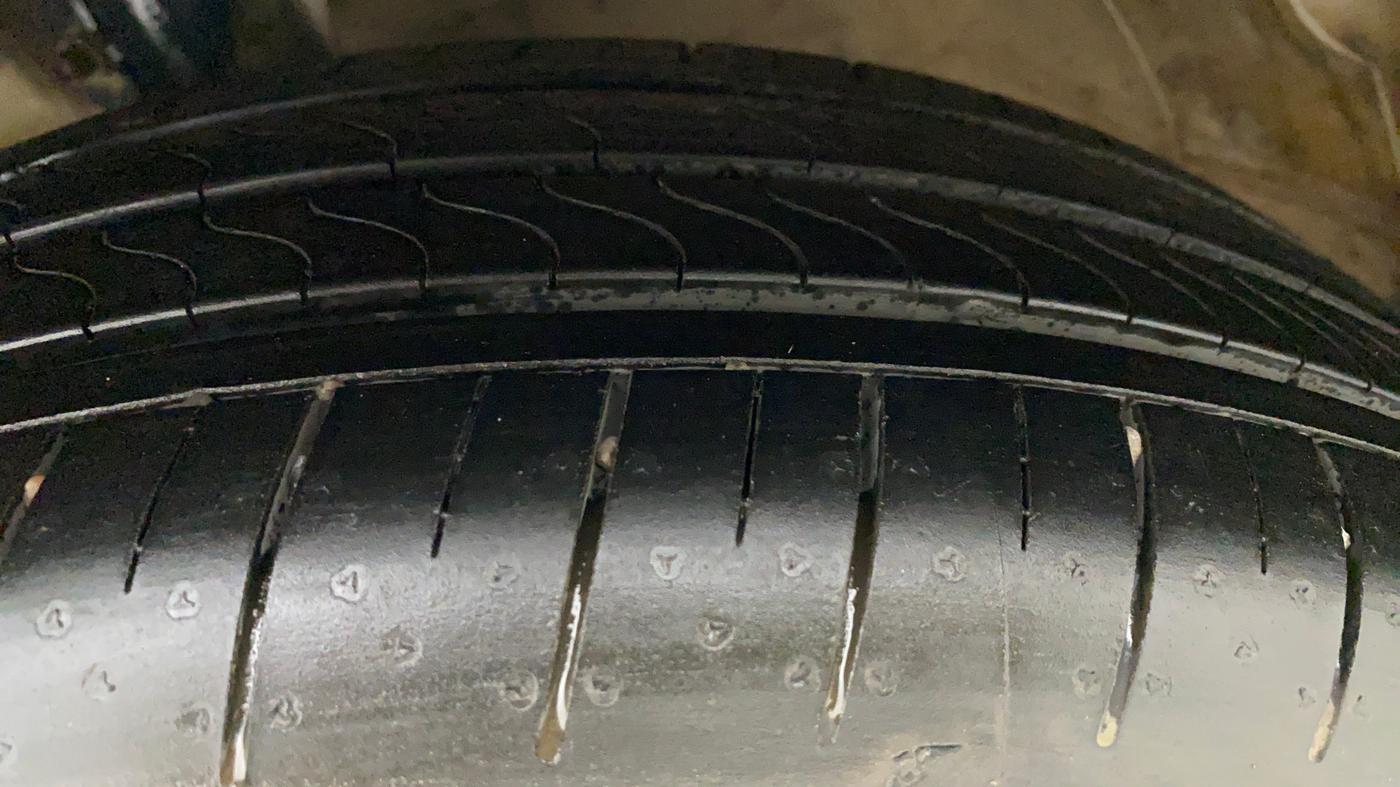 2020 Maruti Swift LXI, Petrol, Manual, 57,644 km, Left Front Tyre Tread