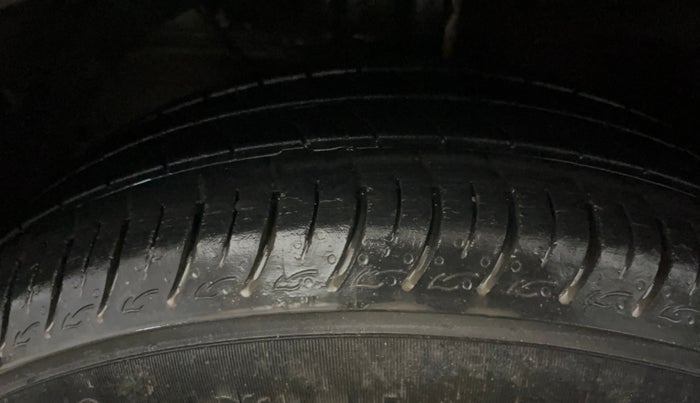 2020 Maruti Baleno DELTA PETROL 1.2, Petrol, Manual, 50,912 km, Left Front Tyre Tread