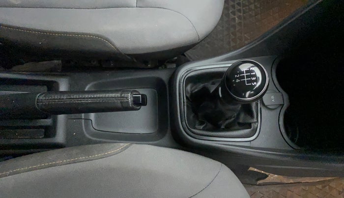 2017 Volkswagen Vento ALLSTAR 1.6, Petrol, Manual, 63,345 km, Gear Lever