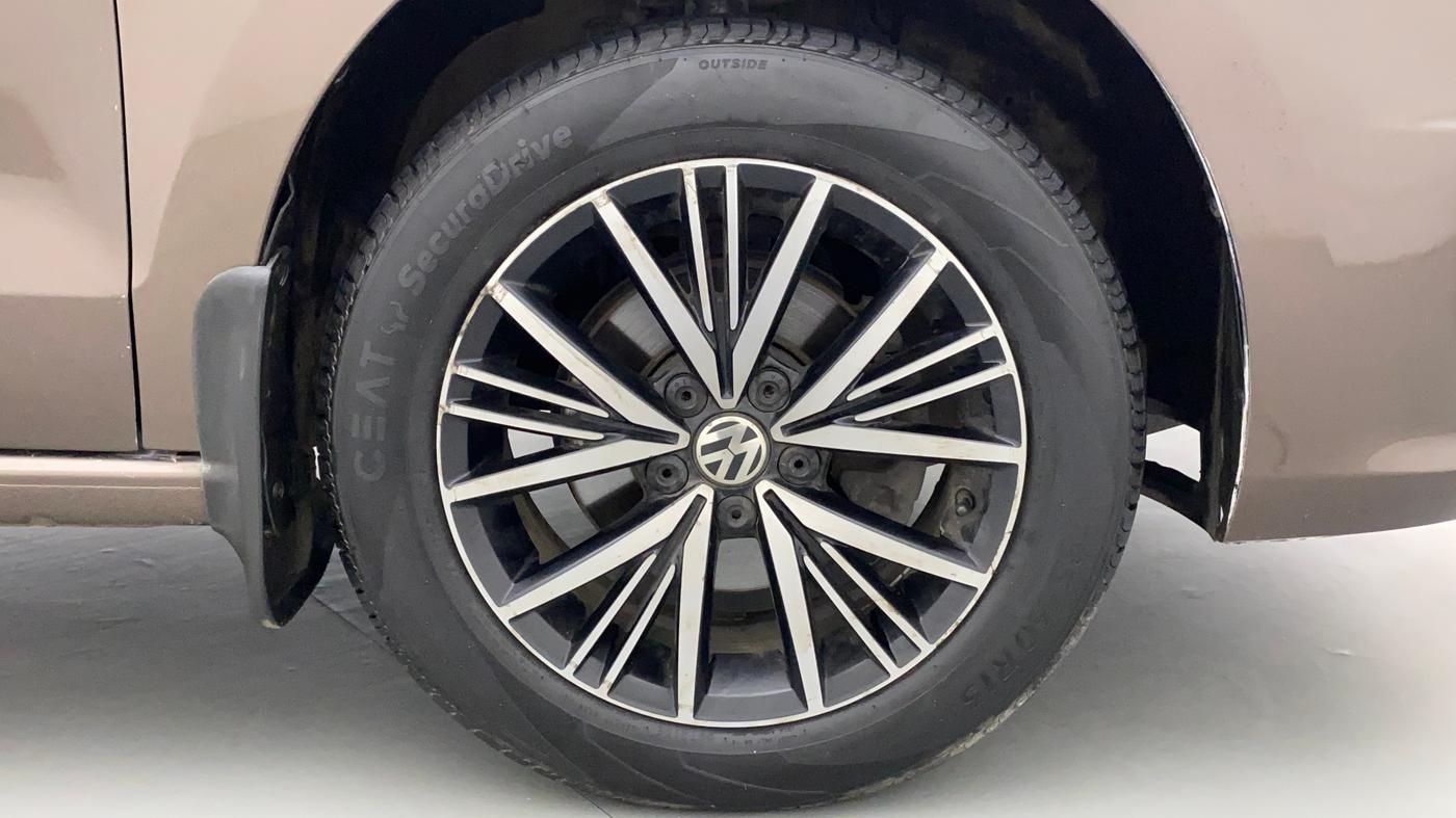 2017 Volkswagen Vento ALLSTAR 1.6, Petrol, Manual, 63,345 km, Right Front Wheel