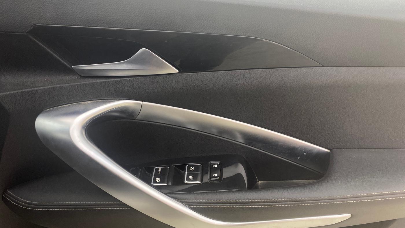2019 MG HECTOR SHARP 1.5 DCT PETROL, Petrol, Automatic, 90,205 km, Driver Side Door Panels Control