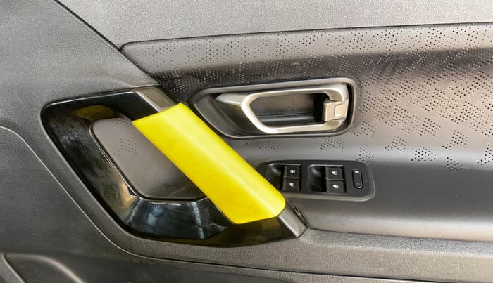 2023 Tata Harrier FEARLESS PLUS DUAL TONE AT, Diesel, Automatic, 27,867 km, Driver Side Door Panels Control