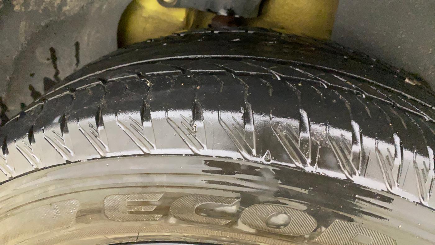 2023 Tata Harrier FEARLESS PLUS DUAL TONE AT, Diesel, Automatic, 27,867 km, Left Rear Tyre Tread