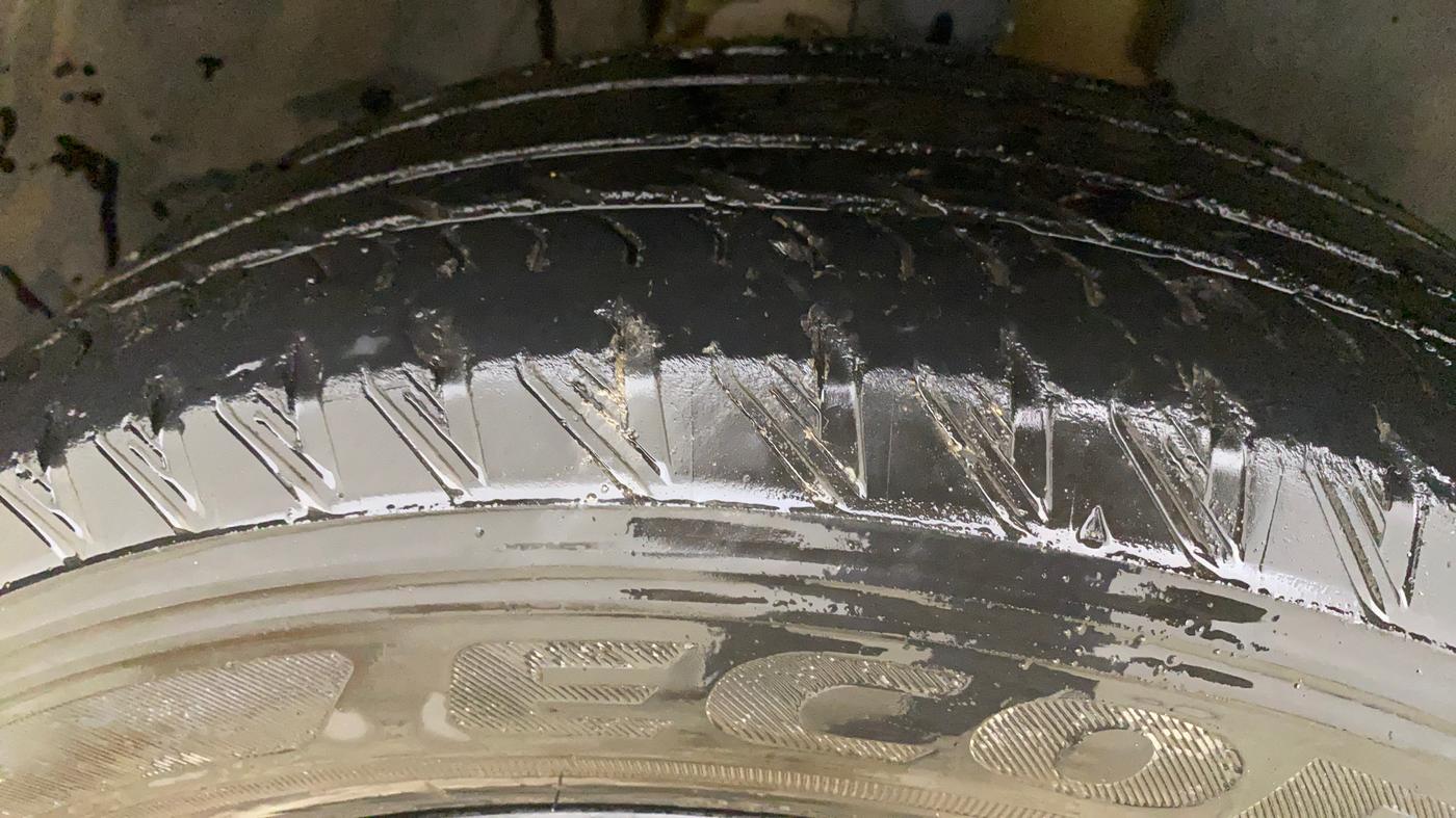 2023 Tata Harrier FEARLESS PLUS DUAL TONE AT, Diesel, Automatic, 27,867 km, Right Front Tyre Tread