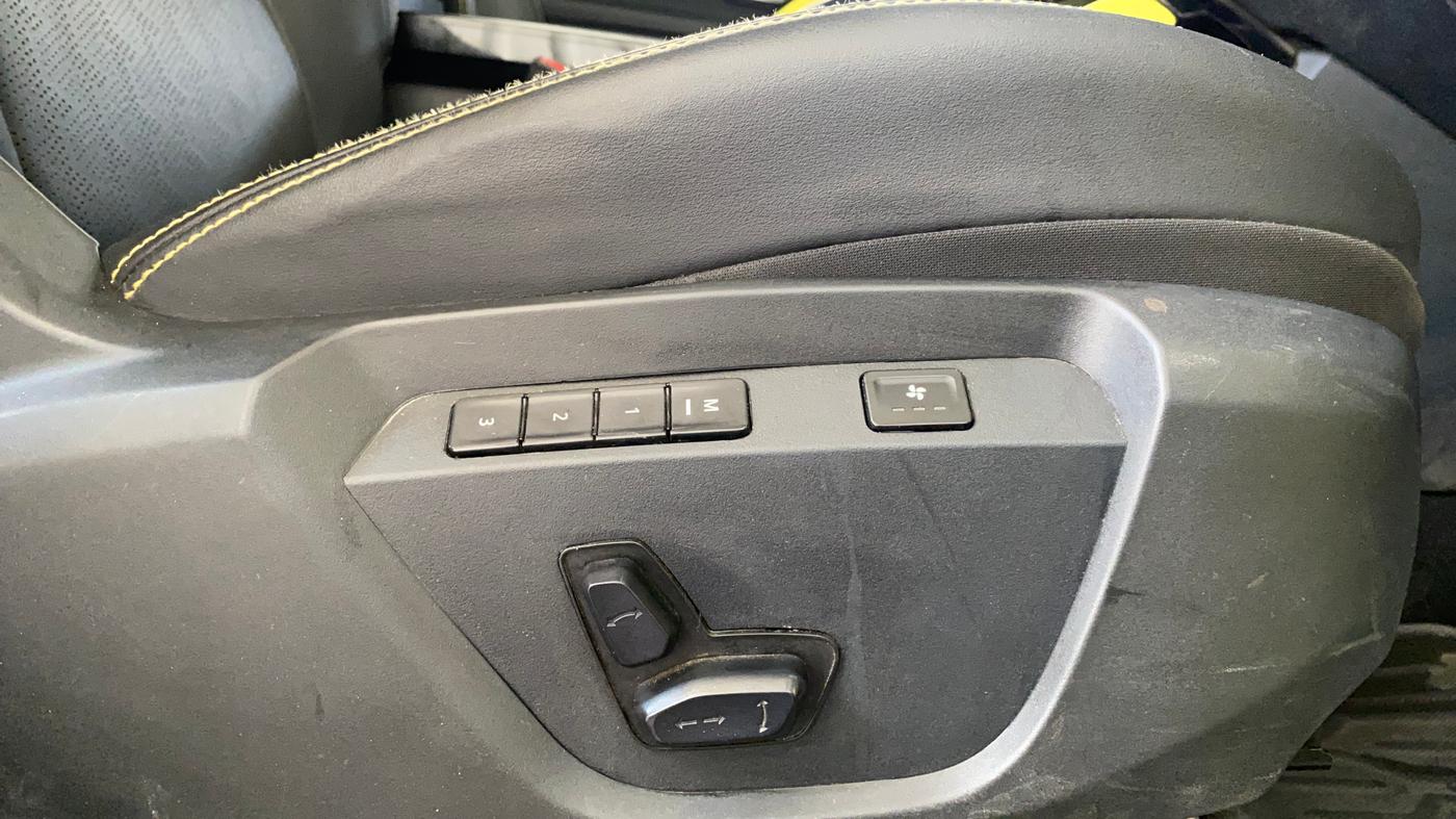 2023 Tata Harrier FEARLESS PLUS DUAL TONE AT, Diesel, Automatic, 27,867 km, Driver Side Adjustment Panel