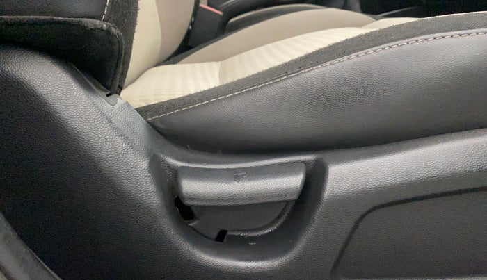 2019 Hyundai Elite i20 MAGNA PLUS 1.2, Petrol, Manual, 37,411 km, Driver Side Adjustment Panel