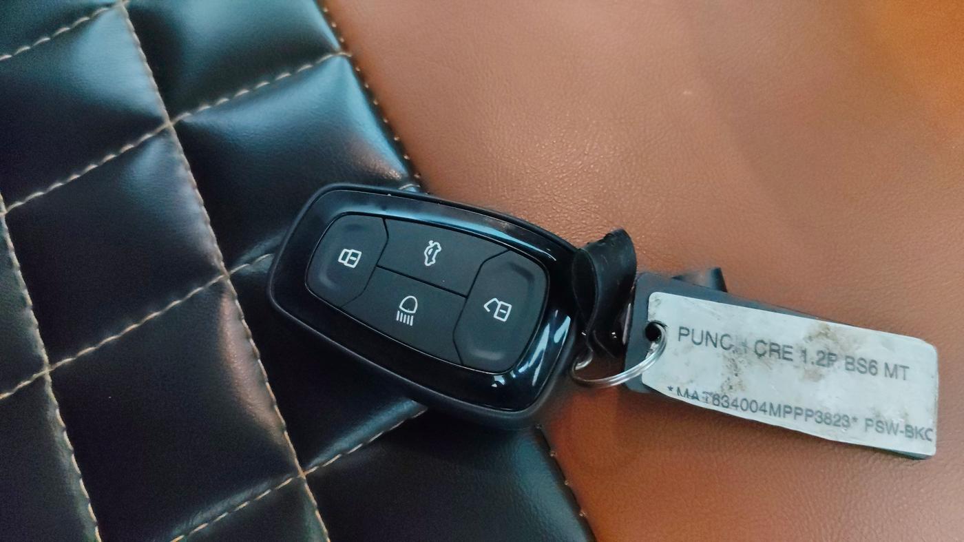 2021 Tata PUNCH CREATIVE IRA 1.2 RTN DUAL TONE, Petrol, Manual, 89,024 km, Key Close Up
