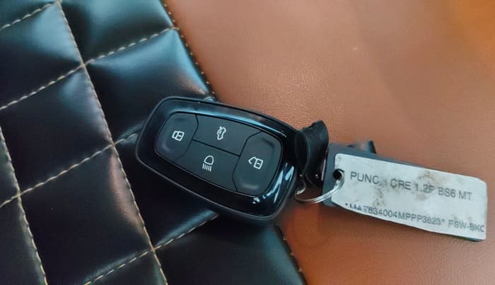 2021 Tata PUNCH CREATIVE IRA 1.2 RTN DUAL TONE, Petrol, Manual, 89,024 km, Key Close Up