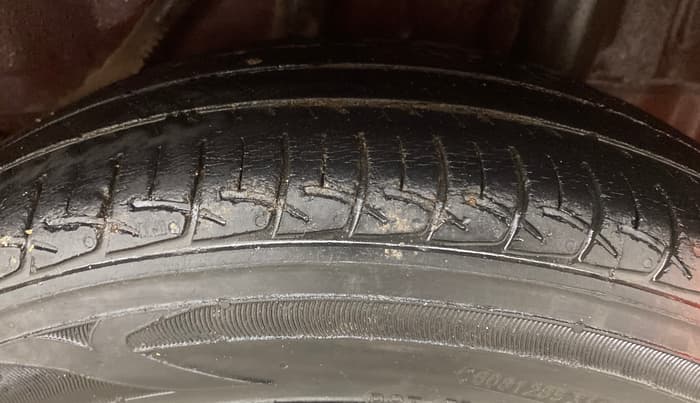 2016 Honda Brio S MT, Petrol, Manual, 60,950 km, Left Rear Tyre Tread