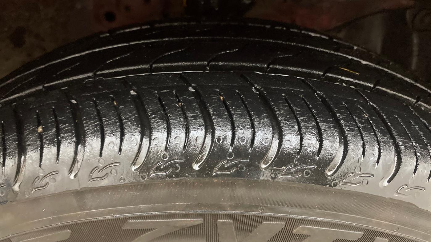 2016 Honda Brio S MT, Petrol, Manual, 61,068 km, Right Front Tyre Tread