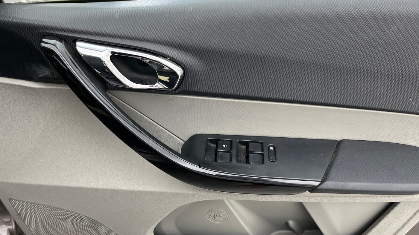 2018 Tata Tiago XZA PETROL, Petrol, Automatic, 46,372 km, Driver Side Door Panels Control