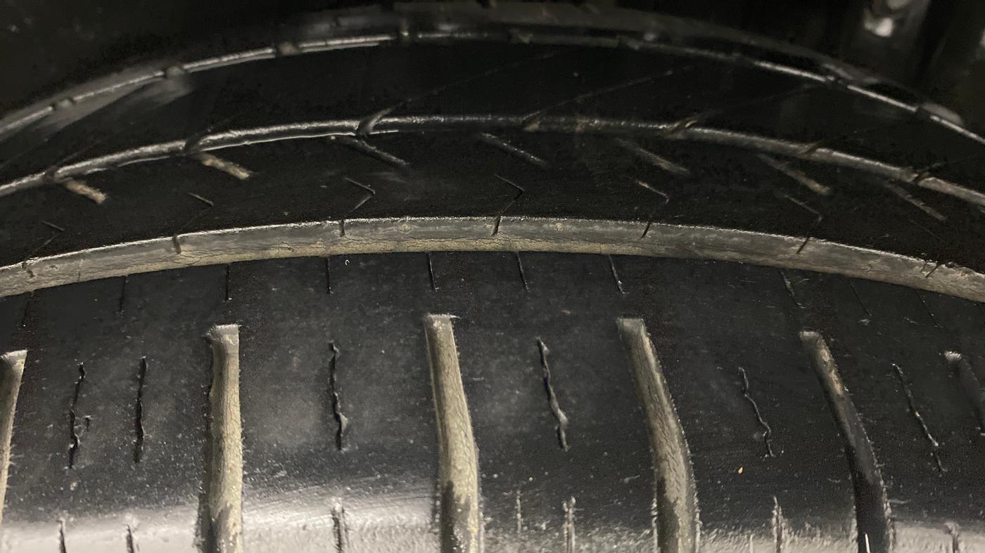 2013 Maruti Ertiga ZXI, Petrol, Manual, 73,070 km, Left Rear Tyre Tread