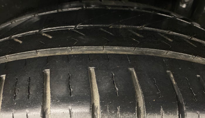 2013 Maruti Ertiga ZXI, Petrol, Manual, 73,070 km, Left Rear Tyre Tread