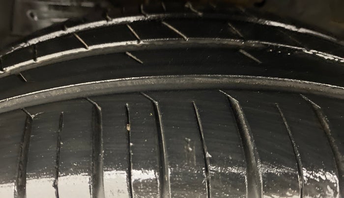 2013 Maruti Ertiga ZXI, Petrol, Manual, 73,070 km, Left Front Tyre Tread